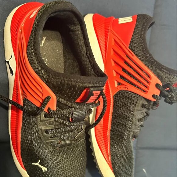 Boys size 5.5. PUMA tennis shoes/sneakers - Picture 1 of 4